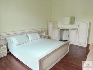 Prodej bytu 4+1, Karlovy Vary, Bulharská, 125 m2