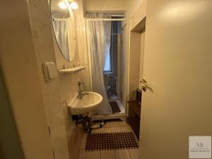 Pronájem bytu 2+1, Karlovy Vary, Pod Jelením skokem, 42 m2