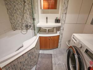 Pronájem bytu 2+1, Praha - Záběhlice, Trenčínská, 56 m2