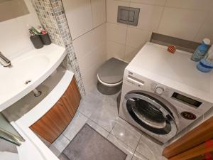 Pronájem bytu 2+1, Praha - Záběhlice, Trenčínská, 56 m2
