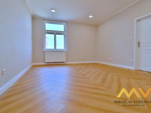 Pronájem bytu 2+kk, Hradec Králové, Masarykovo náměstí, 54 m2