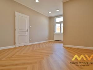 Pronájem bytu 2+kk, Hradec Králové, Masarykovo náměstí, 54 m2