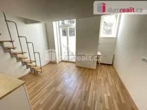 Pronájem bytu 1+kk, Praha - Smíchov, Radlická, 25 m2