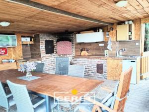 Prodej vícegeneračního domu, Žatec, Chomutovská, 300 m2