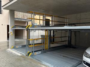 Pronájem garážového stání, Praha - Nusle, Kloboučnická, 10 m2