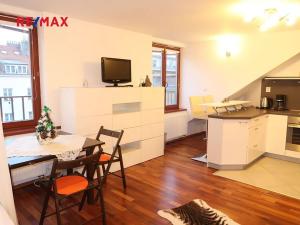 Pronájem bytu 1+kk, Praha - Žižkov, Buchovcova, 32 m2