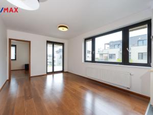 Pronájem bytu 2+kk, Praha - Dolní Chabry, Poštova, 56 m2