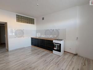 Pronájem bytu 2+1, Opava - Město, Dolní náměstí, 76 m2