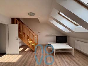 Pronájem bytu 2+kk, Praha - Libeň, Novákových, 78 m2