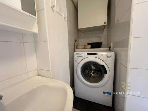 Pronájem bytu 1+kk, Praha - Karlín, Nekvasilova, 28 m2