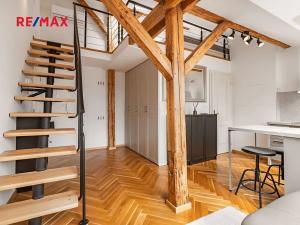 Pronájem bytu 1+kk, Praha - Malá Strana, Petřínská, 31 m2