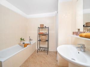 Prodej bytu 2+kk, Praha - Modřany, Pískařská, 79 m2