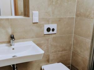 Pronájem bytu 1+kk, Praha - Bohnice, Pekařova, 42 m2