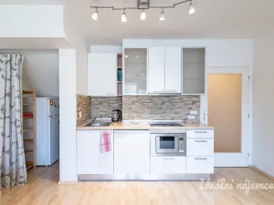 Pronájem bytu 2+kk, Praha - Vysočany, Skloněná, 44 m2