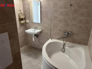 Prodej bytu 2+1, Sokolov, Slavíčkova, 60 m2
