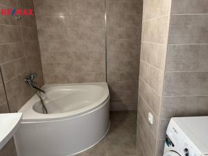 Prodej bytu 2+1, Sokolov, Slavíčkova, 60 m2