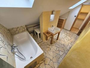 Pronájem bytu 1+kk, Praha - Žižkov, Rokycanova, 52 m2