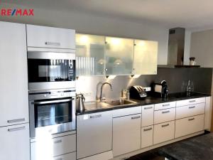 Pronájem rodinného domu, Praha - Hloubětín, Šestajovická, 320 m2