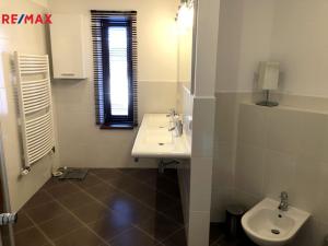 Pronájem rodinného domu, Praha - Hloubětín, Šestajovická, 320 m2