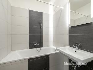 Pronájem bytu 4+1, Praha - Černý Most, Generála Janouška, 96 m2