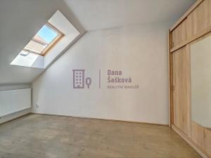 Pronájem bytu 3+1, Jindřichův Hradec, Na Hradbách, 74 m2