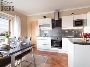 Prodej ubytování, Praha - Miškovice, Všetatská, 172 m2