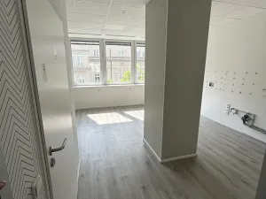 Pronájem kanceláře, Praha - Smíchov, Plzeňská, 356 m2