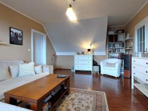 Prodej bytu 2+1, Nupaky, Luční, 63 m2