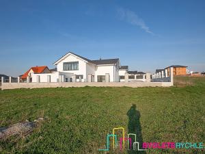 Prodej vily, Větrušice, 250 m2