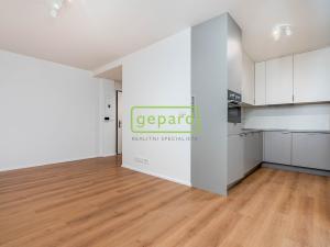 Prodej bytu 1+kk, Praha - Kobylisy, Pakoměřická, 30 m2