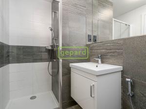Prodej bytu 1+kk, Praha - Kobylisy, Pakoměřická, 30 m2