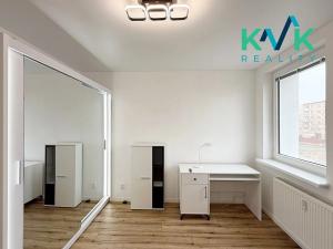 Prodej bytu 4+1, Karlovy Vary, Vodárenská, 100 m2