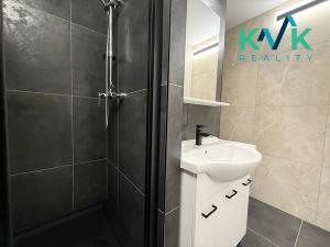 Prodej bytu 4+1, Karlovy Vary, Vodárenská, 100 m2
