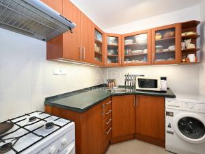 Pronájem bytu 2+kk, Praha - Hostivař, Kozmíkova, 43 m2