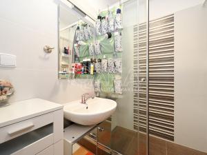 Pronájem bytu 2+kk, Praha - Hostivař, Kozmíkova, 43 m2
