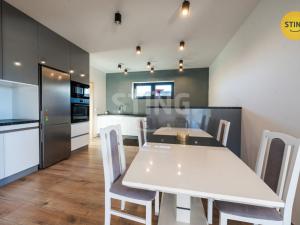 Prodej rodinného domu, Krásensko, 183 m2