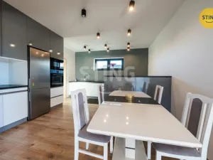 Prodej rodinného domu, Krásensko, 183 m2