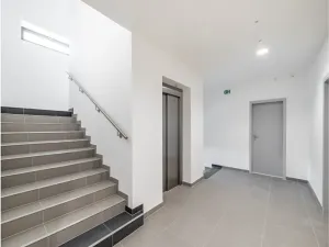 Pronájem kanceláře, Praha - Strašnice, Průběžná, 348 m2