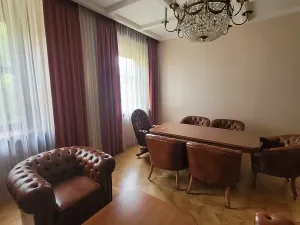 Pronájem kanceláře, Praha - Smíchov, Holečkova, 1065 m2