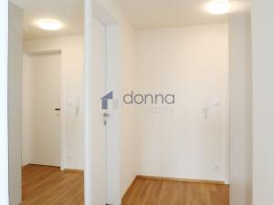 Pronájem bytu 2+kk, Praha, Výstavní, 51 m2