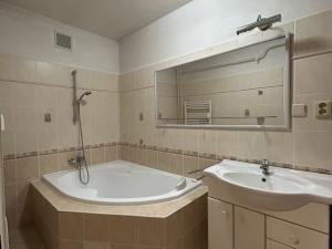 Pronájem bytu 2+kk, Strážnice, Ořechovka, 62 m2