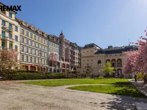 Prodej obchodního prostoru, Karlovy Vary, Divadelní náměstí, 115 m2