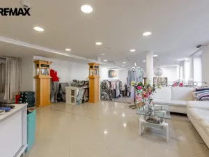 Prodej obchodního prostoru, Karlovy Vary, Divadelní náměstí, 115 m2