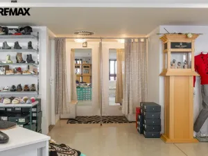 Prodej obchodního prostoru, Karlovy Vary, Divadelní náměstí, 115 m2