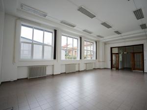 Pronájem obchodního prostoru, Sušice, náměstí Svobody, 188 m2