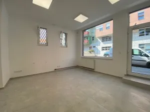 Pronájem obchodního prostoru, Děčín, Husovo nám., 32 m2