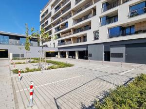 Pronájem garážového stání, Brno, U Červeného mlýna, 13 m2