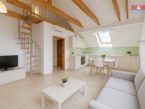 Prodej bytu 4+kk, Karlovy Vary - Stará Role, Husova, 70 m2