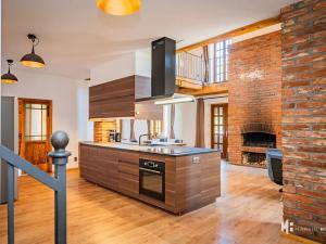 Pronájem atypického bytu, Květnice, Na Ladech, 110 m2