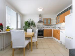 Pronájem bytu 3+kk, Praha - Kobylisy, Mirovická, 68 m2